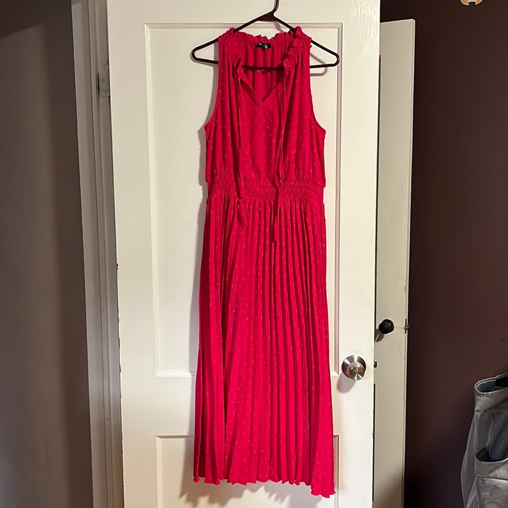 Like new dress. Size large. Pretty garden. Purchased on Amazon.